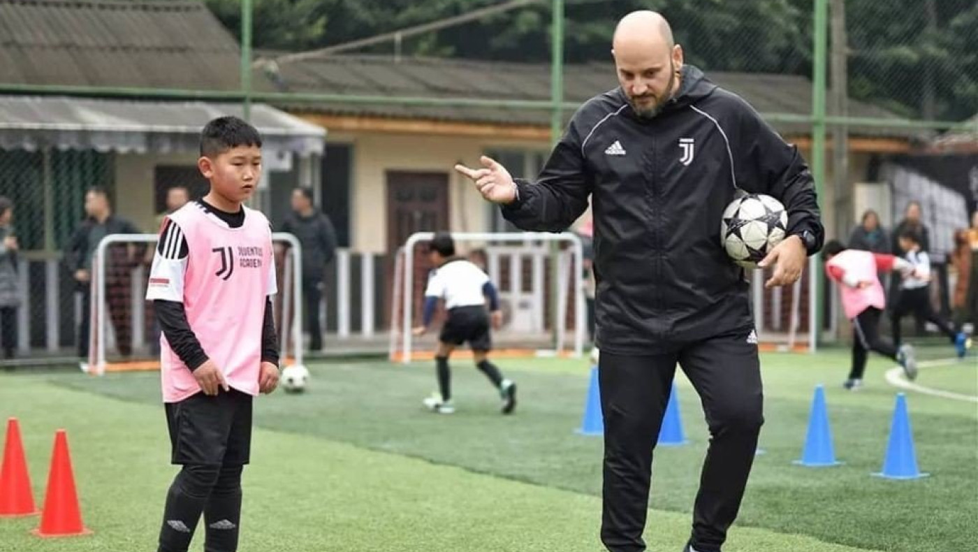 Πελέκης: «Στην Κίνα έφαγα τζιτζίκια, δεν μπορούσα να πω όχι στη Γιουβέντους»