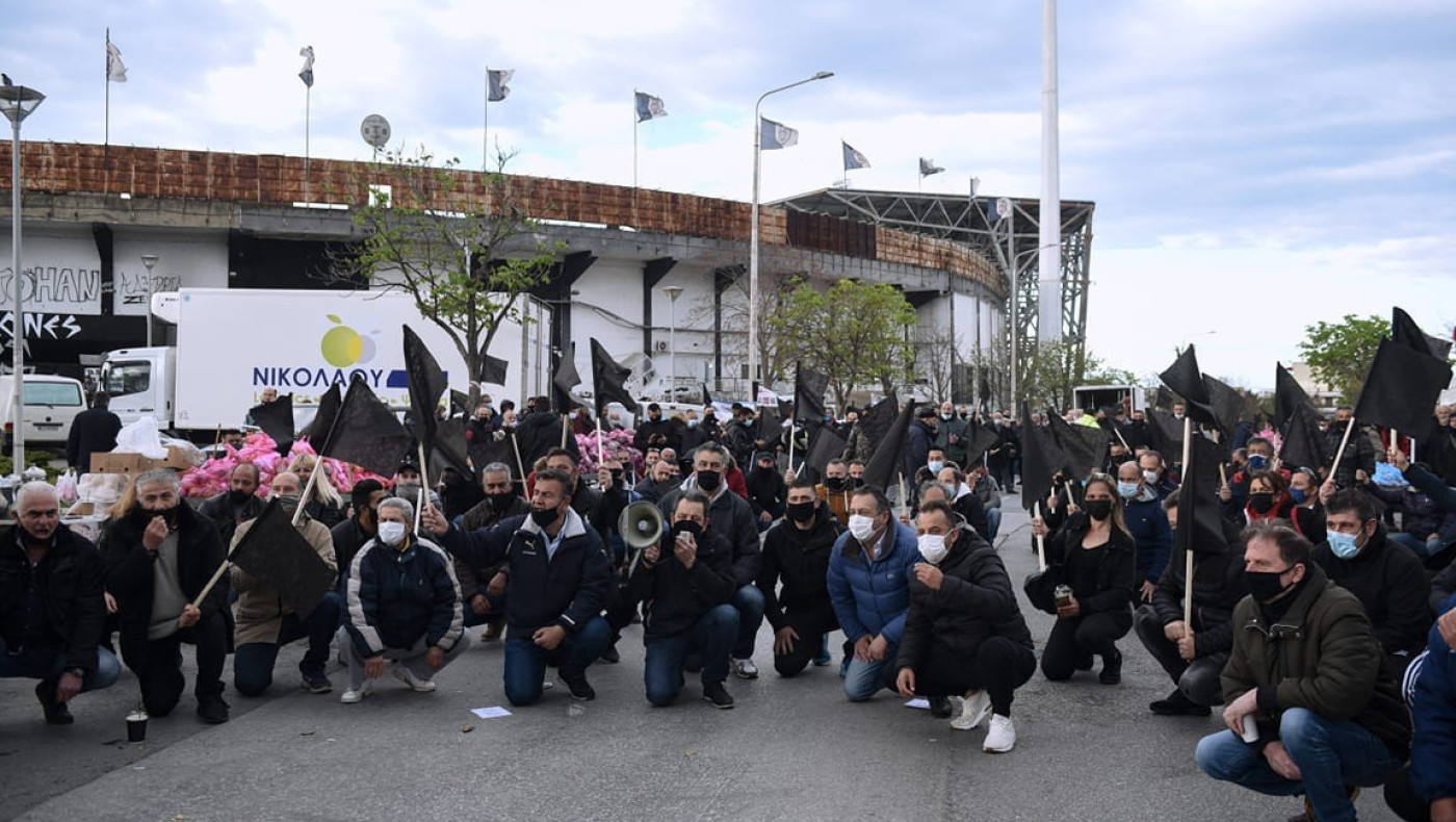 Θεσσαλονίκη: Χαμός στη λαϊκή της Τούμπας, ουρές για τα δωρεάν προϊόντα