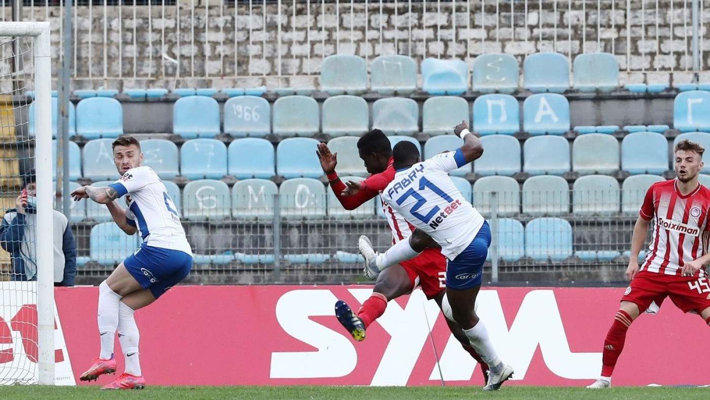 Βαρούχας: «Καθαρό το πέναλτι του Μπα στο ΠΑΣ - Ολυμπιακός»