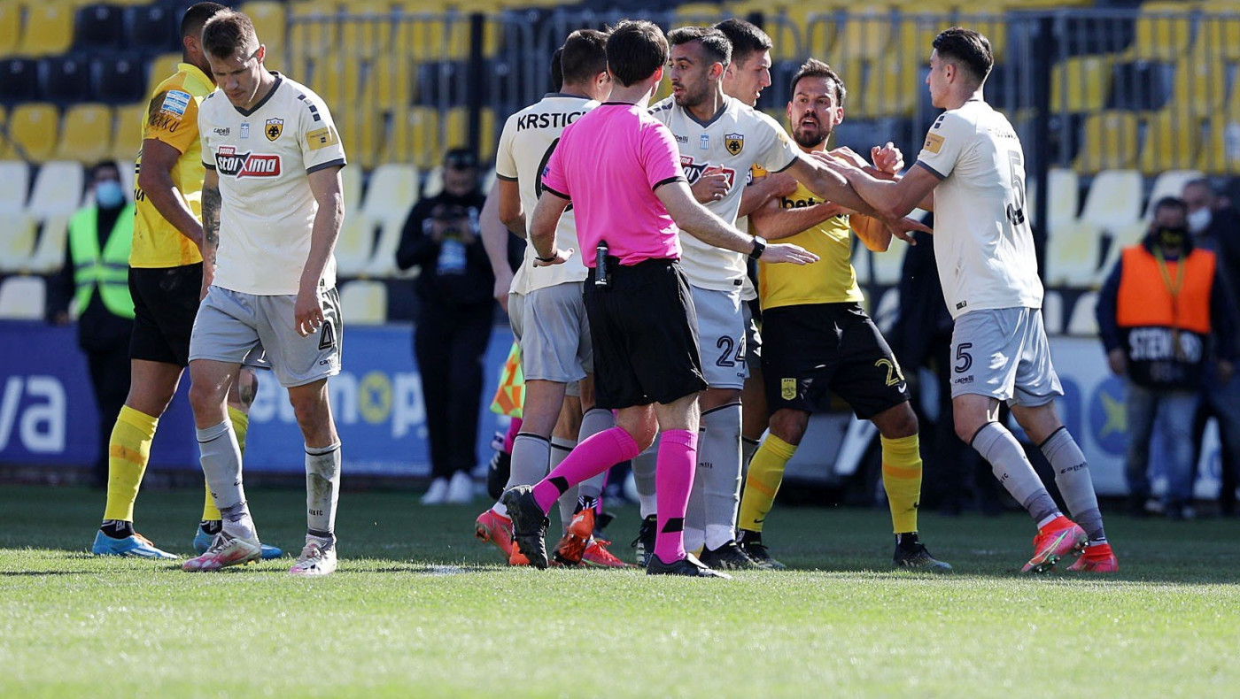 Προκλήσεις από Σιμάνσκι και...χαμός στο Βικελίδης