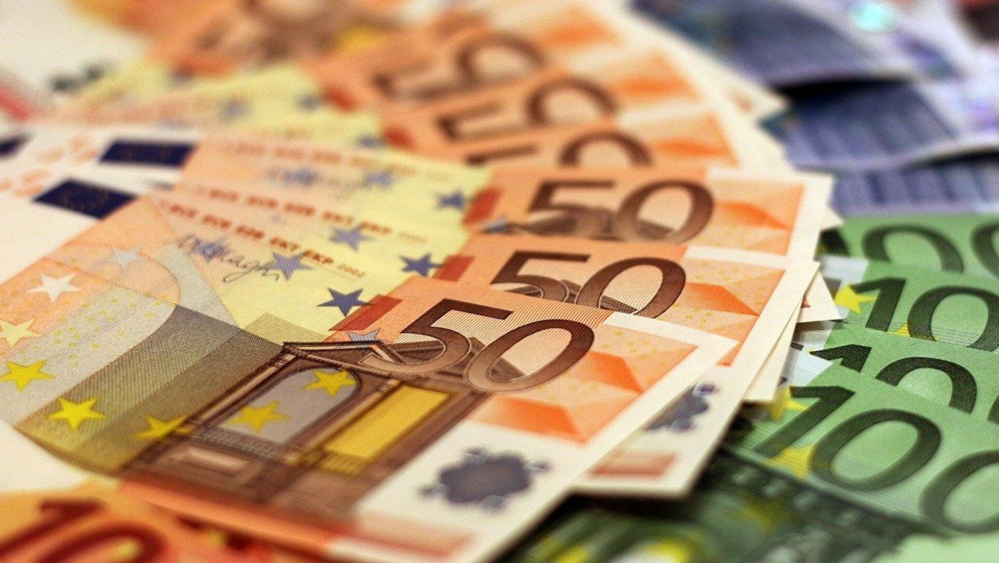 Δώρο Πάσχα: Πότε αναμένεται να πληρωθεί, τι αλλάζει με τις αναστολές - Όλες οι λεπτομέρειες