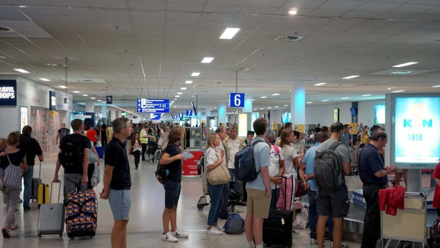 Αίρει την υποχρεωτική καραντίνα η Ελλάδα για τους τουρίστες -Ποιους αφορά