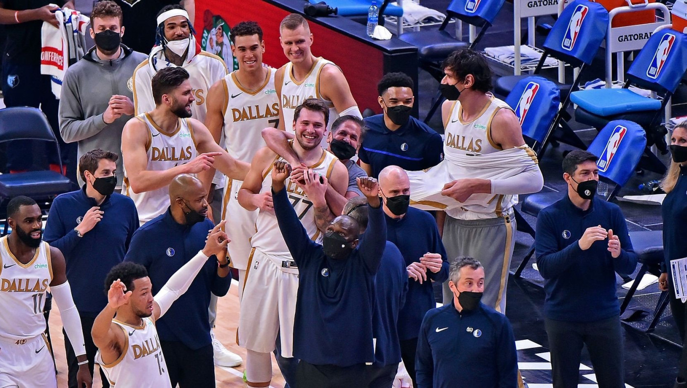 Απίστευτο buzzer-beater του Ντόνσιτς και ανατροπή των Μαβς