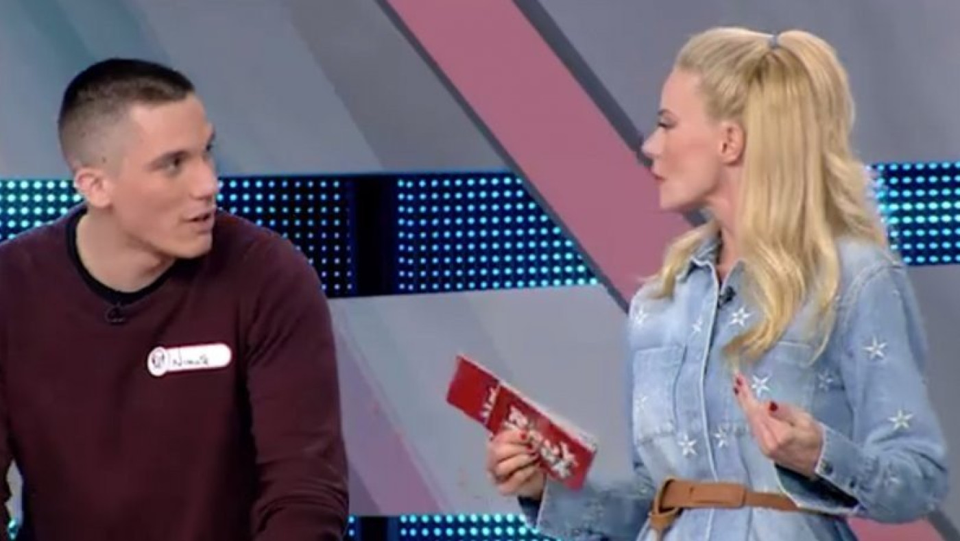 Τρέλανε την Μακρυπούλια λέγοντας πως του αρέσει να κάνει στριπτίζ