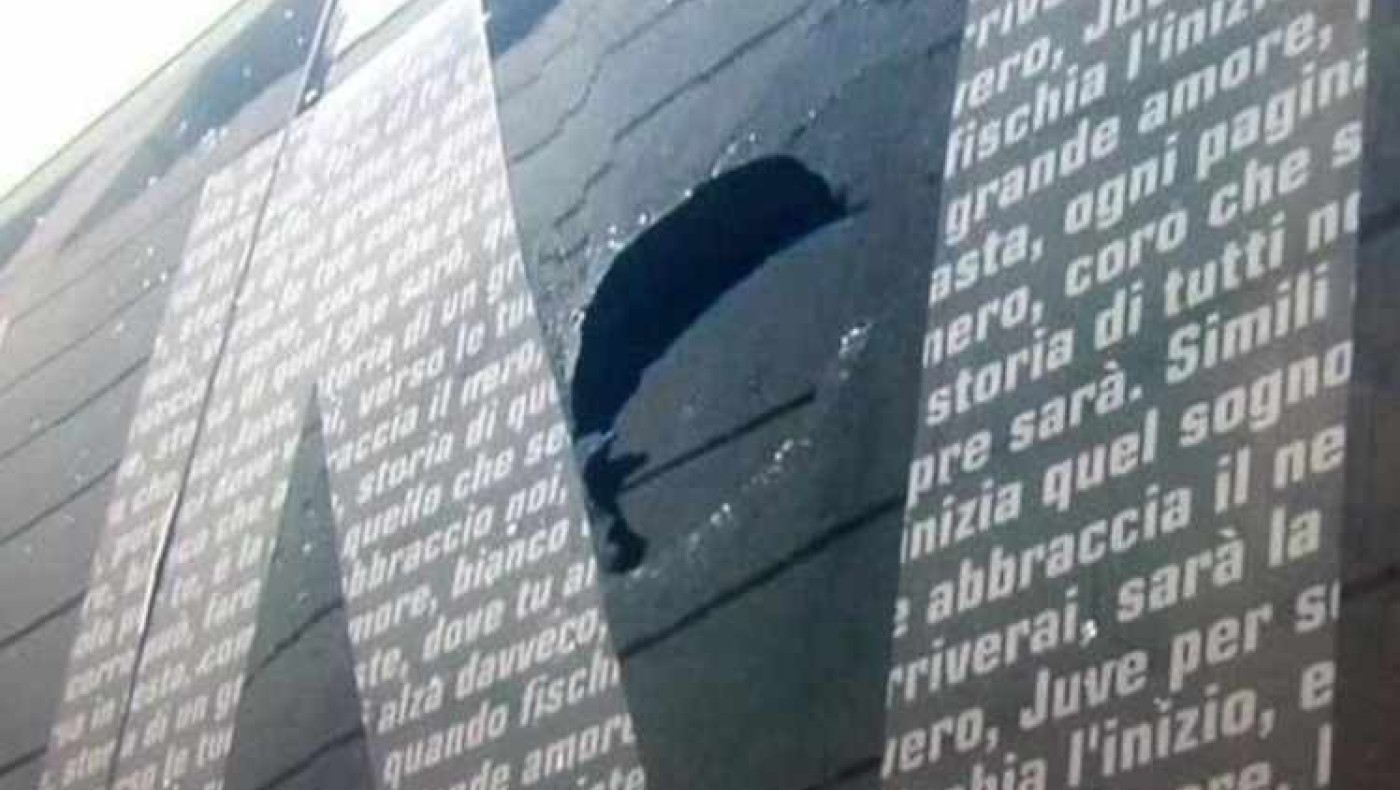 Επιτέθηκαν στο πούλμαν της Γιουβέντους!