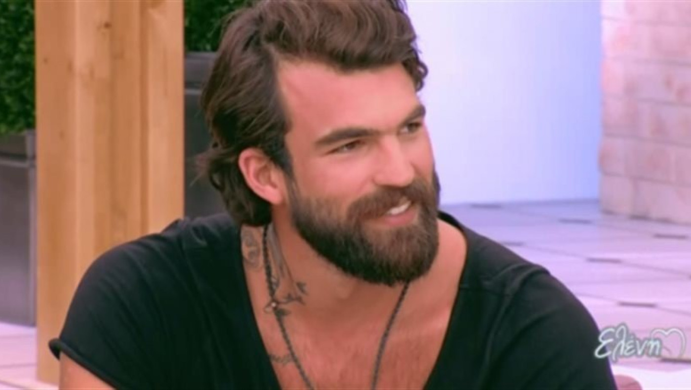  Ο Δημήτρης Αλεξάνδρου γδύθηκε για την Ελένη Μενεγάκη! (ΒΙΝΤΕΟ)