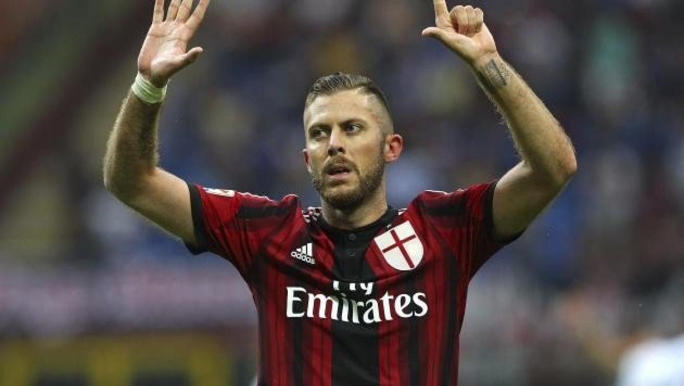 Καμπάνα τεσσάρων αγωνιστικών για Μενέζ