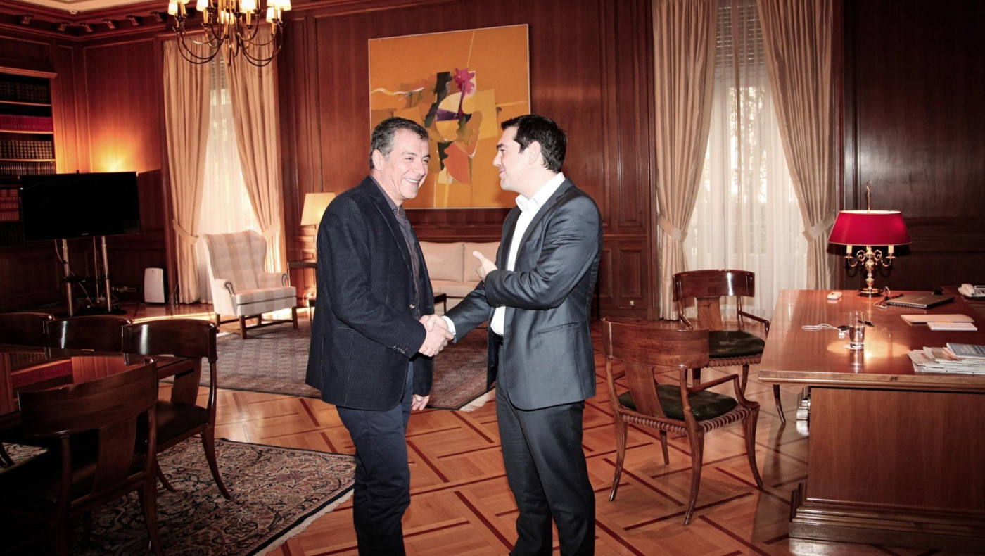  Τσίπρας: Ο κ. Θεοχάρης έπαιρνε mail για να διορίζει εφοριακούς