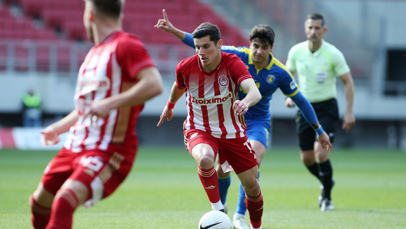 «Έπνιξε» πέναλτι υπέρ του Αστέρα ο Σιδηρόπουλος, δύσκολη νίκη για Ολυμπιακό