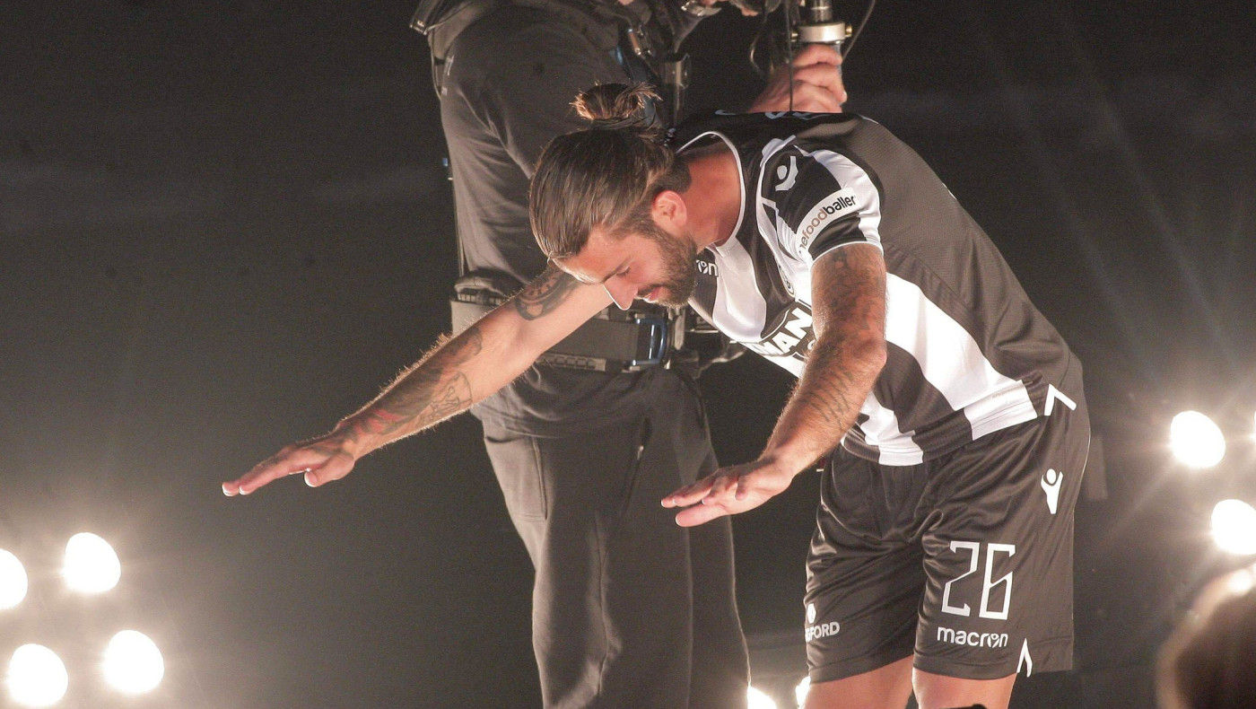 Ασπρόμαυρη... «παράνοια» από τον Σέρτζιο Ολιβέιρα: «Ωωωω ΠΑΟΚάρα»