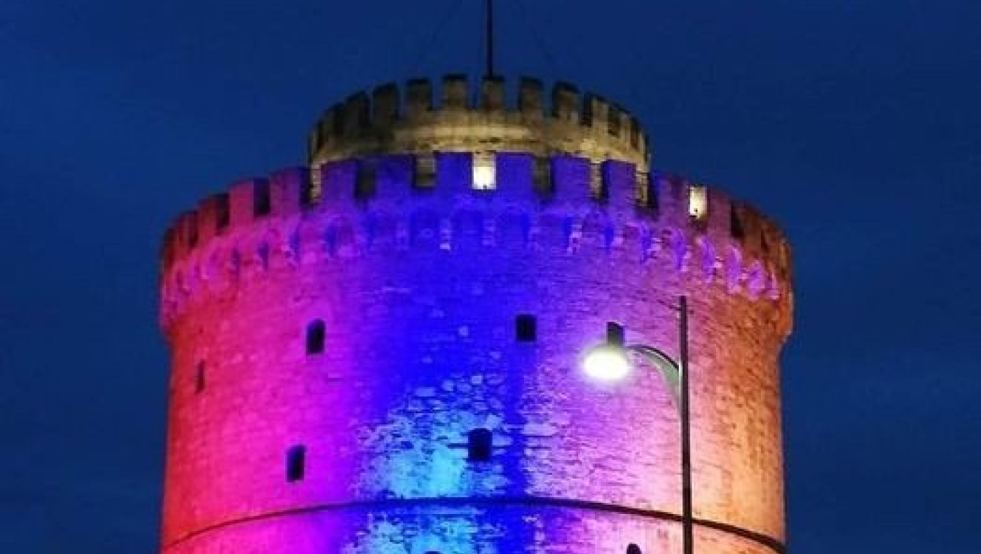 Θεσσαλονίκη: Στα χρώματα της Αρμενίας ο Λευκός Πύργος για τη Γενοκτονία