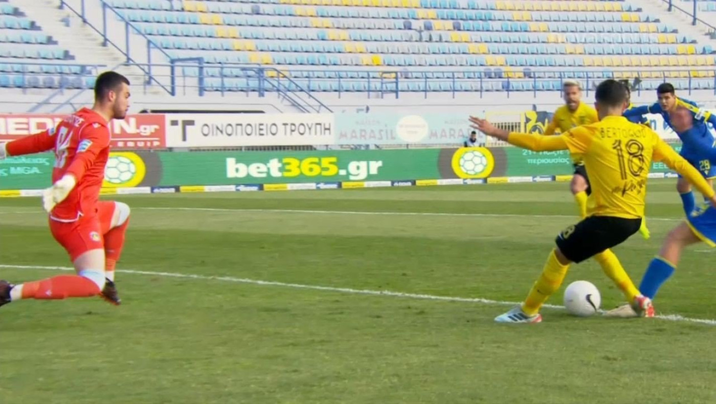 Γι' αυτή τη φάση φωνάζει για πέναλτι στο 93' ο Άρης