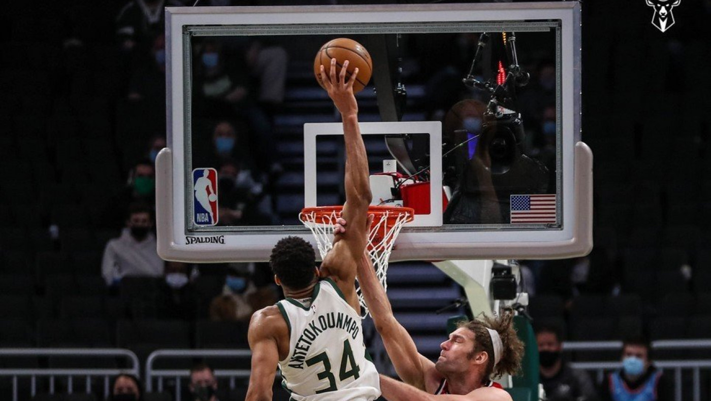 Ηγετική εμφάνιση από Αντετοκούνμπο κόντρα στους Ουίζαρντς