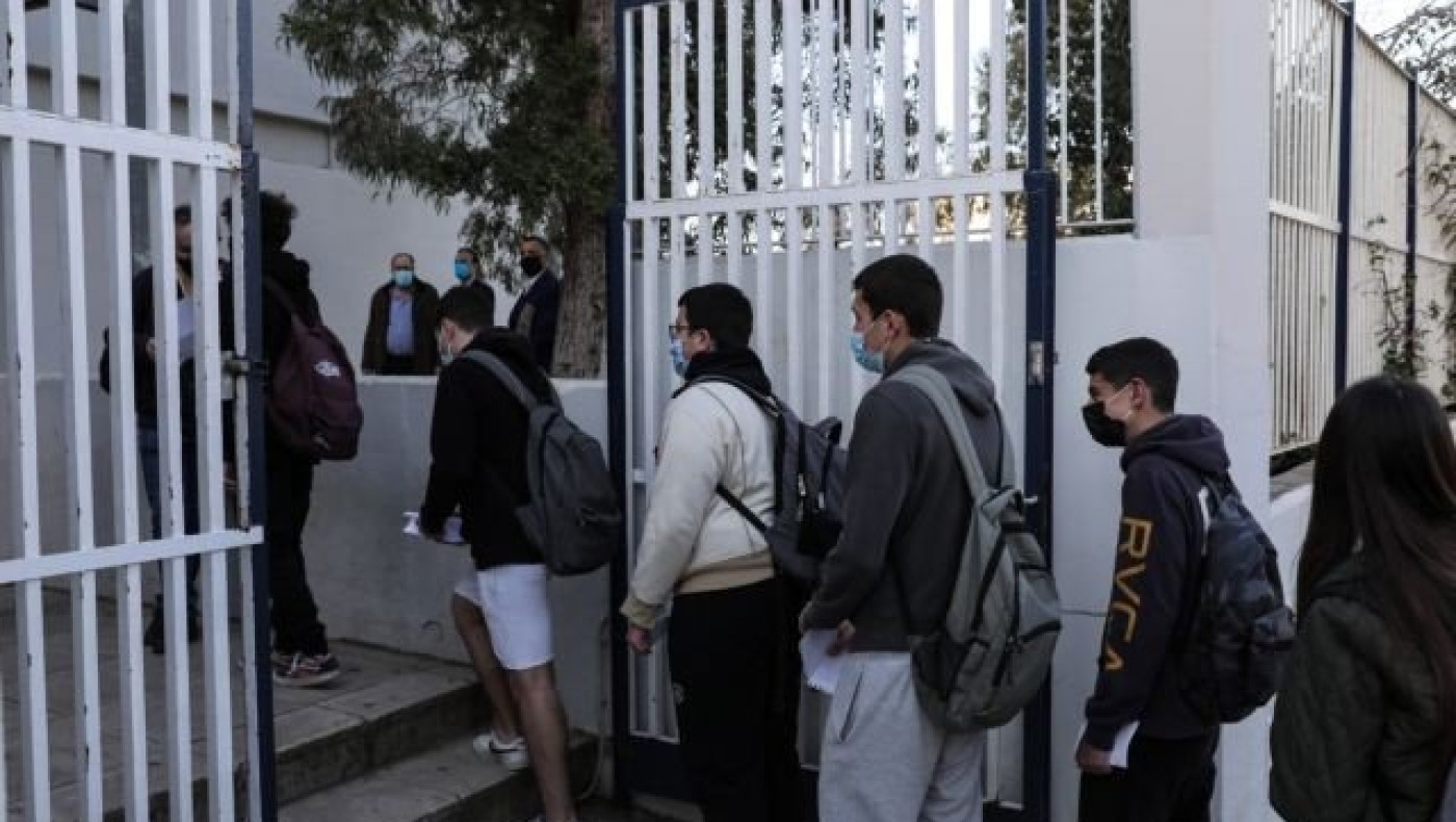 Με τη βεβαίωση του self test ανά χείρας επέστρεψαν οι μαθητές στα σχολεία