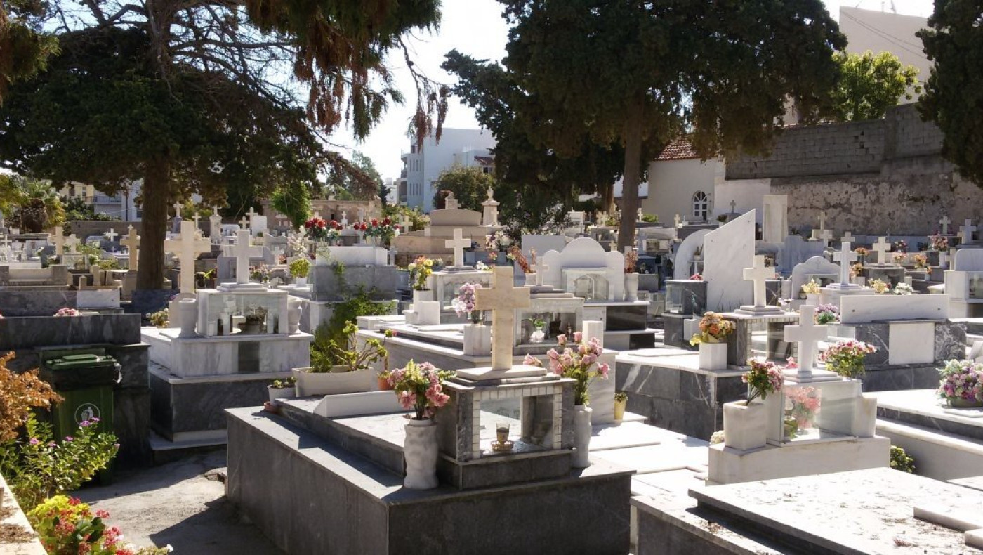 Θεσσαλονίκη: Άγνωστοι βανδάλισαν τα νεκροταφεία στην Ευκαρπία