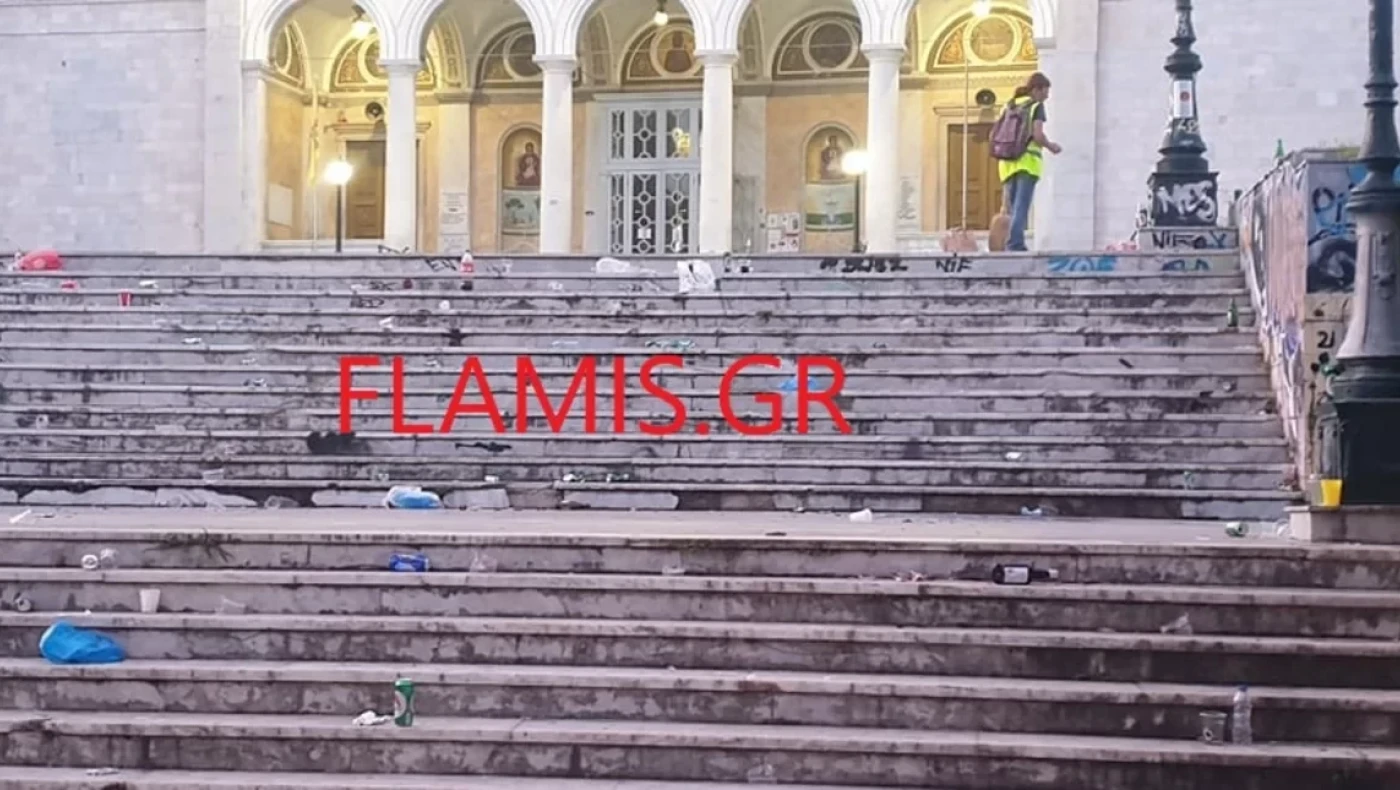Το τερμάτισαν: Κορωνοπάρτι στα σκαλιά της... εκκλησίας!