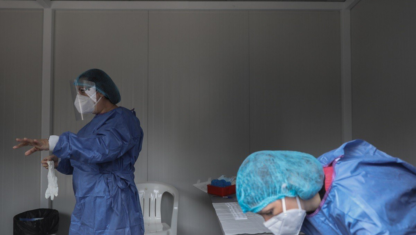 3.197 νέα κρούσματα κορωνοϊού και 52 νεκροί