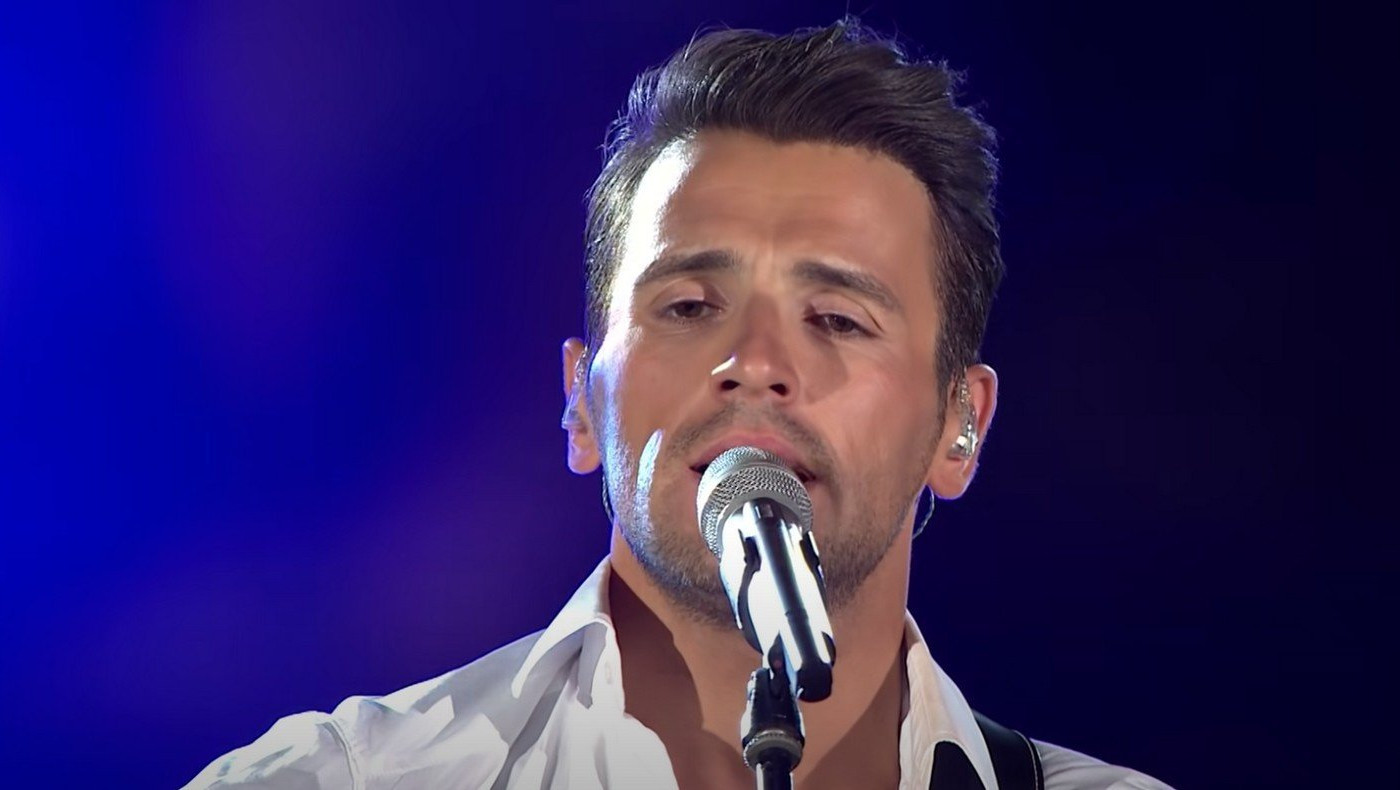 Νίκος Βέρτης: Η συγκινητική αφιέρωση από τη σκηνή στον Βασίλη Καρρά (vid)