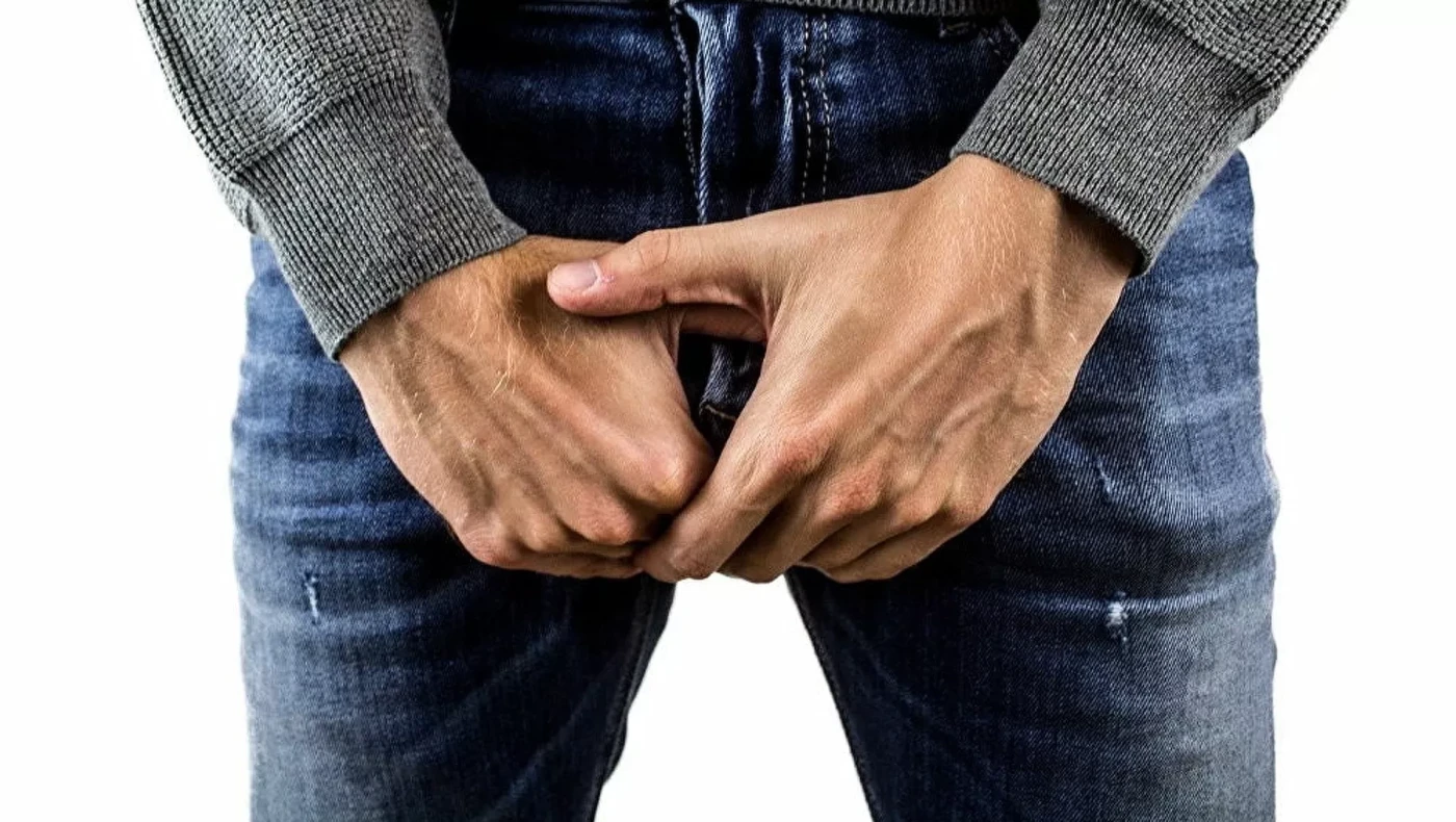 Πορνοστάρ που δούλευε σε λαϊκές αγορές συνελήφθη να πουλάει χασίς