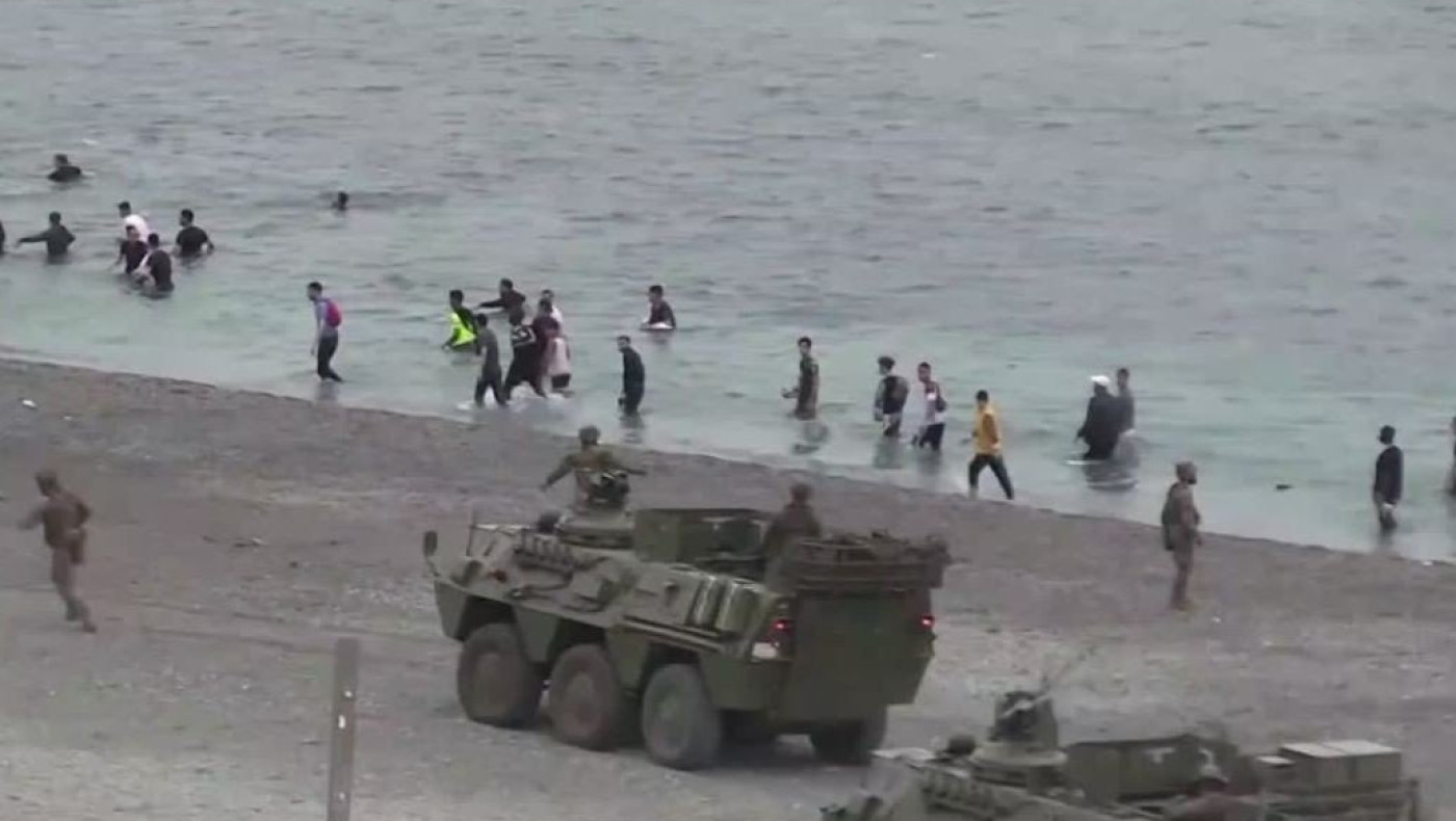 Στις παραλίες της Θέουτα ο ισπανικός στρατός για τους μετανάστες