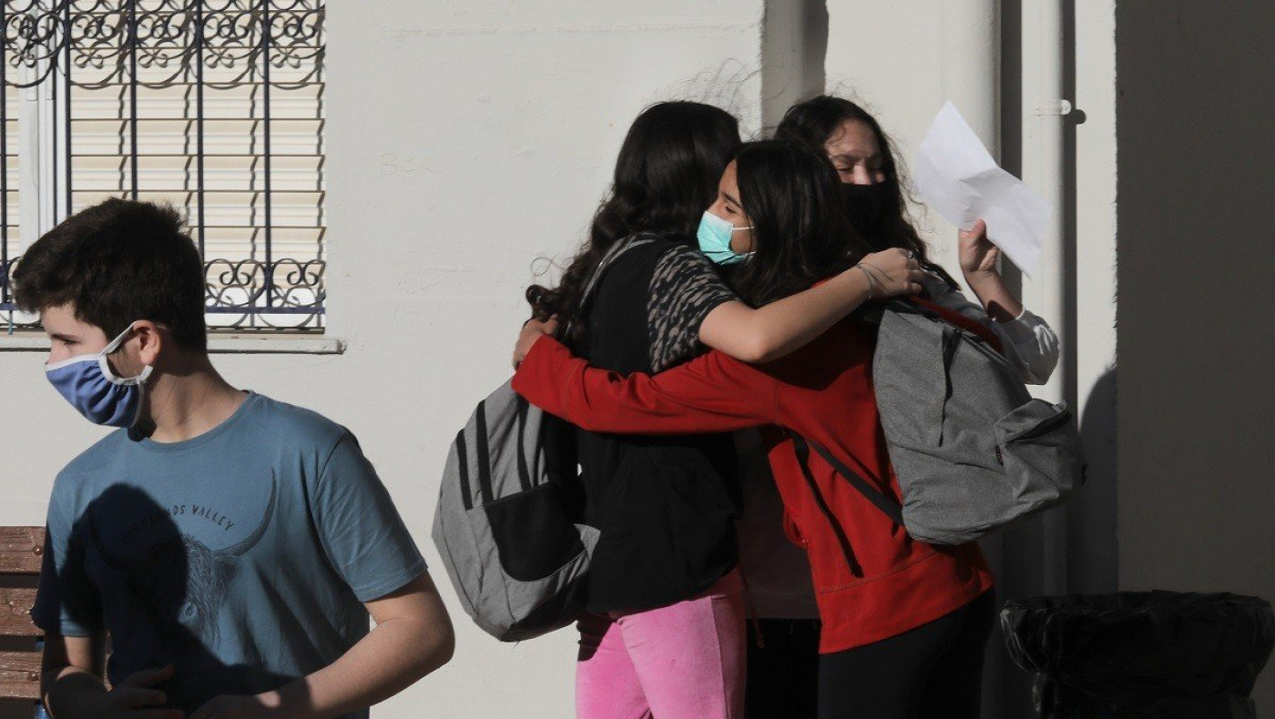 Σχολεία: Καραντίνα 10 ημερών από την εμφάνιση συμπτωμάτων για μαθητές – εκπαιδευτικούς