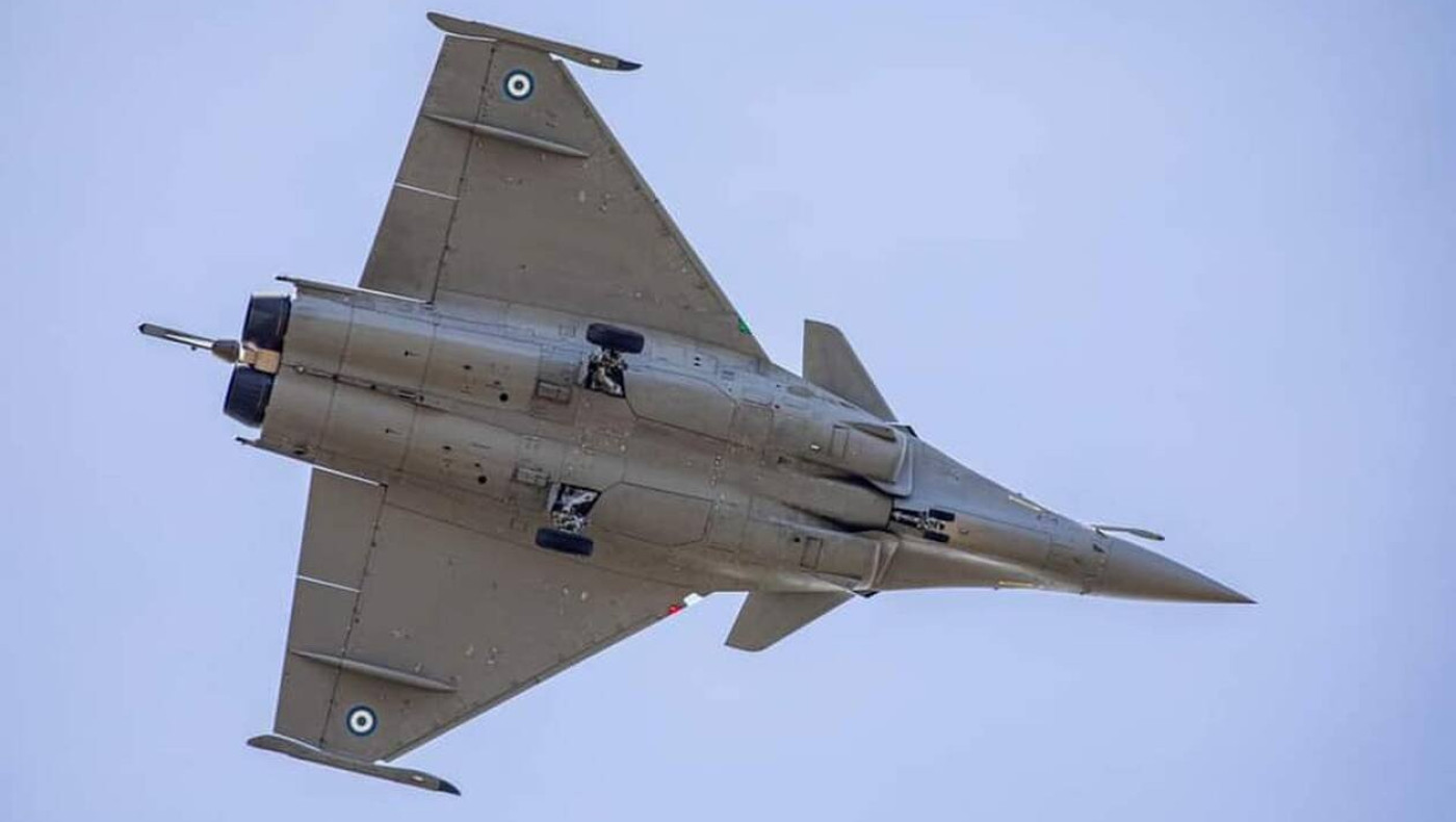 Rafale: Στα… γαλανόλευκα το πρώτο μαχητικό μας