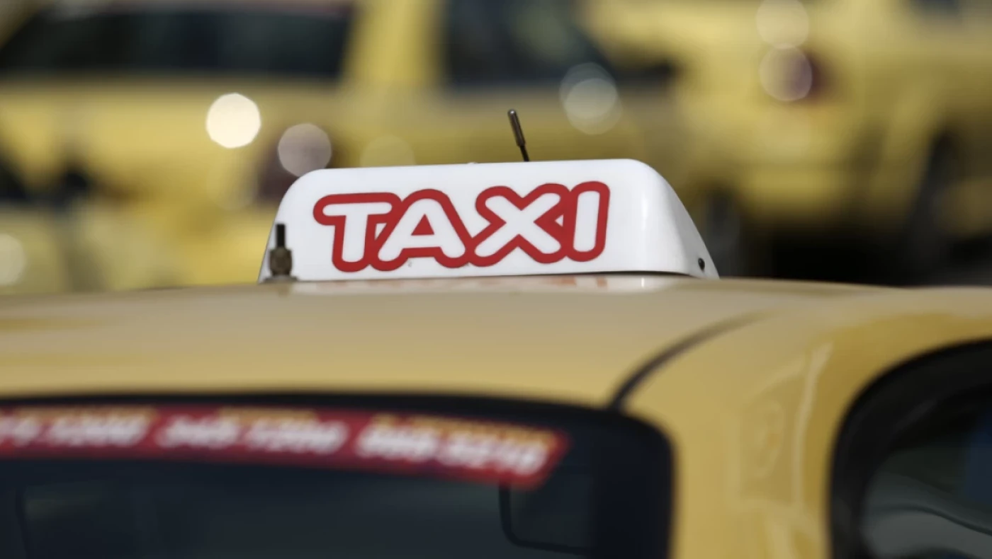 Lockdown: Αυξάνονται σε τρεις από δύο οι επιβάτες στα ταξί