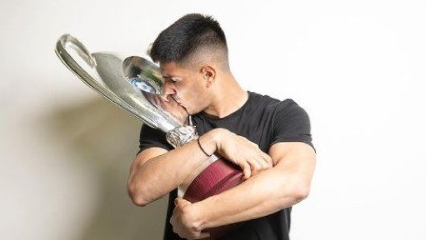 Να βρείτε κάποιον να σας αγκαλιάζει όπως ο Τσιγγάρας το Κύπελλο