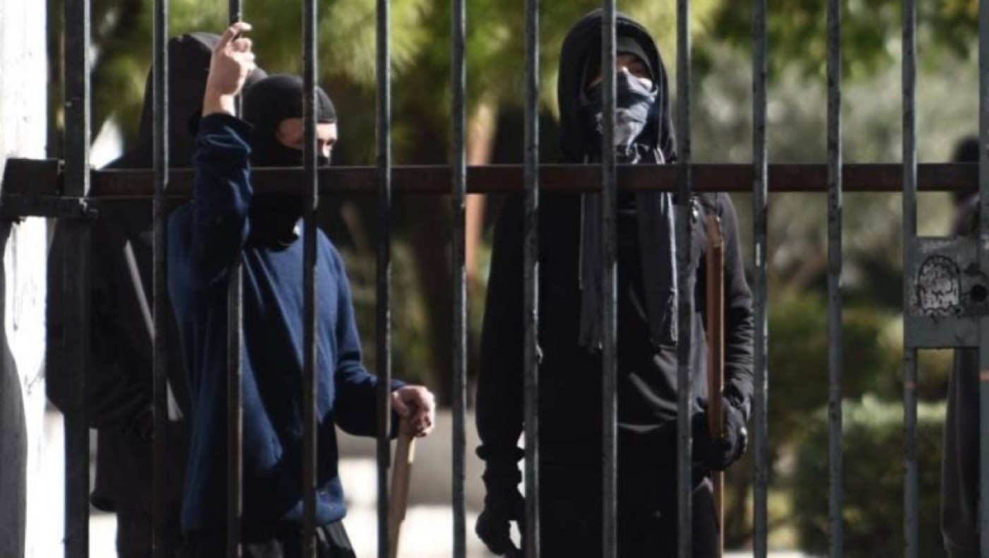 Καισαριανή: 15 άτομα με κουκούλες και ρόπαλα επιτέθηκαν σε 3 ανήλικους