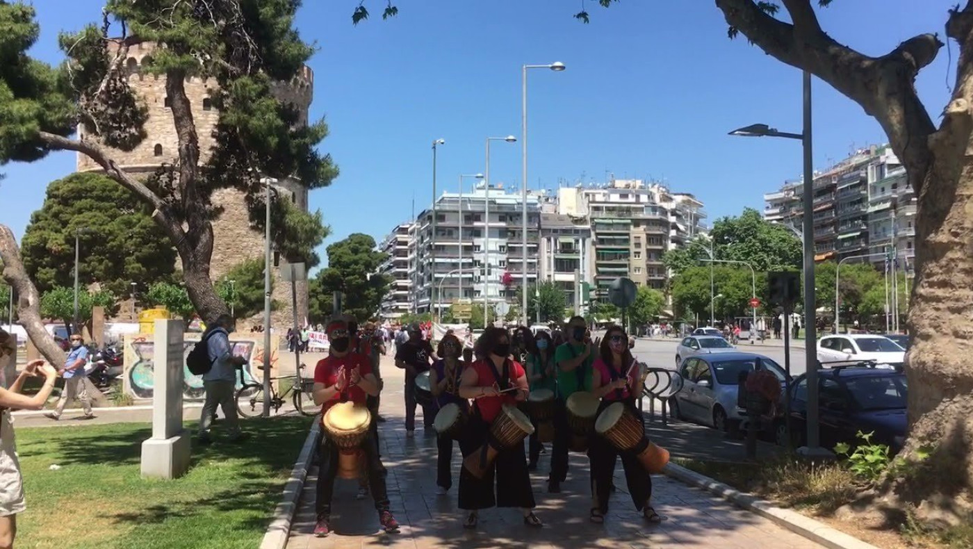 Θεσσαλονίκη: Με τύμπανα η διαμαρτυρία κατά της καύσης απορριμμάτων