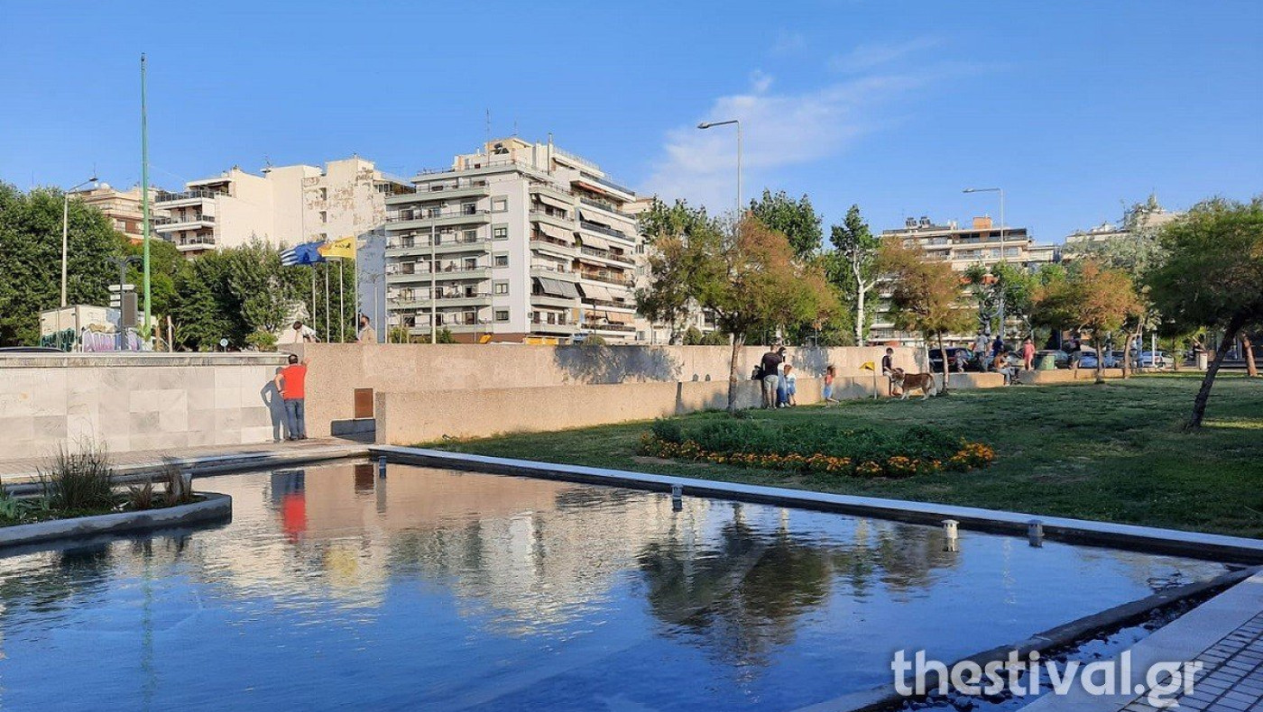 Εγκαινιάστηκε ο ανακαινισμένος Κήπος Νερού στη νέα Παραλία