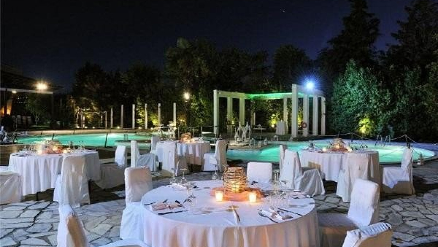 Απίστευτες σκηνές στις πρώτες δεξιώσεις μετά την καραντίνα