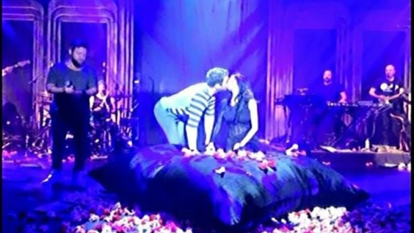 Το καυτό φιλί στο στόμα, της Πάολα με τον Μαζωνάκη (ΒΙΝΤΕΟ) 