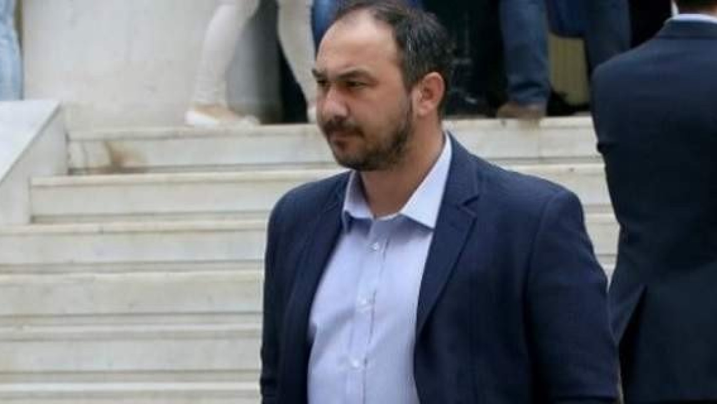 «Μην γελάς που έπεσα... Κλάψε γιατί σηκώνομαι...»