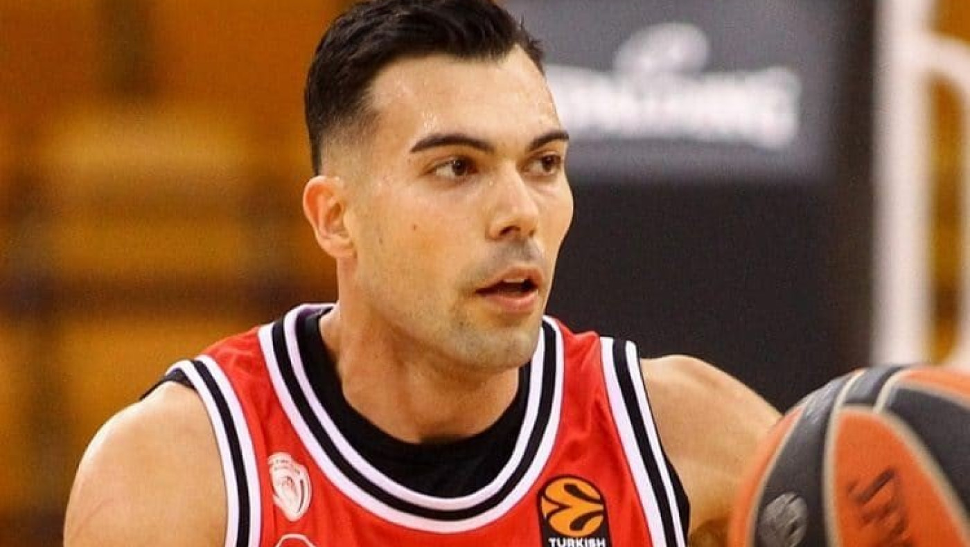 Κώστας Σλούκας: Μπήκε στο κλαμπ των παντρεμένων