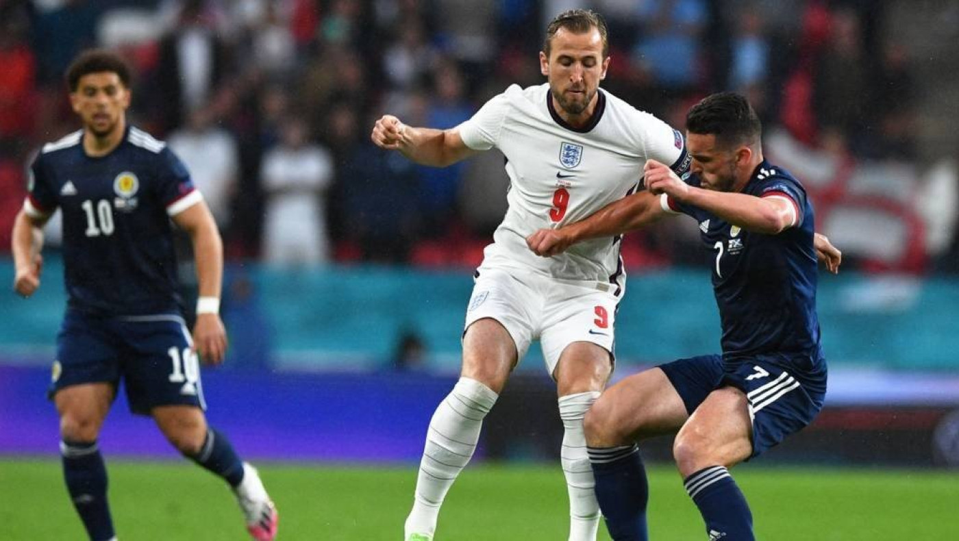 Ξύλο, βροχή και «κουλούρια» στο Γουέμπλεϊ