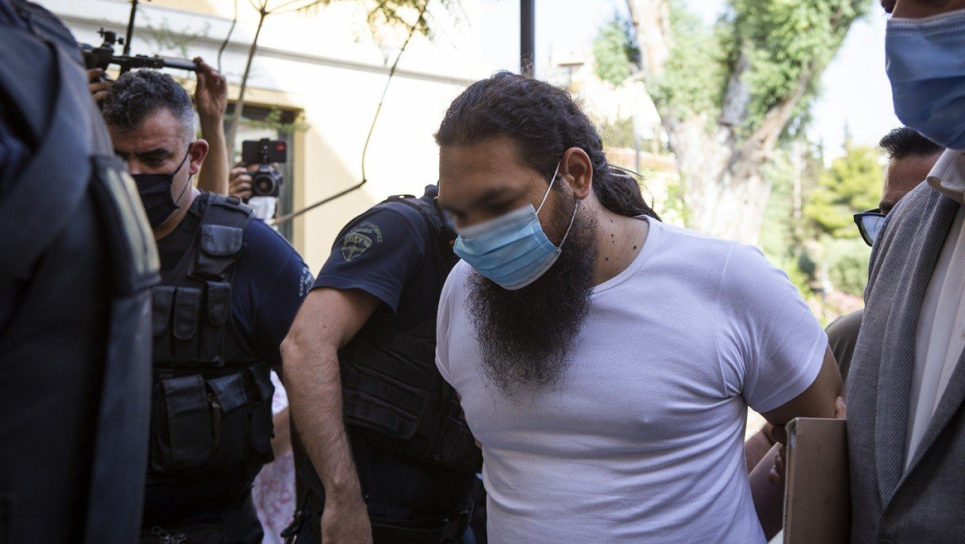 «Δεν ήξερα ότι θα κάνω κακό» υποστήριξε ο παπάς που έριξε καυστικό υγρό σε μητροπολίτες