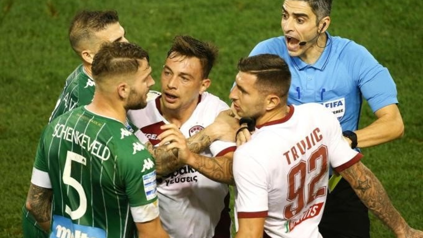 Νέοι κεραυνοί Κούγια για Τρούγιτς: «Παλτό, ούτε στο Πακιστάν!»