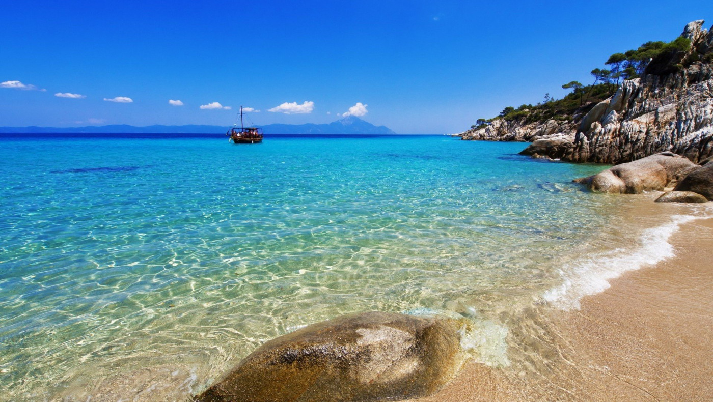 Χαλκιδική: Έφτασαν οι τουρίστες από τις βαλκανικές χώρες