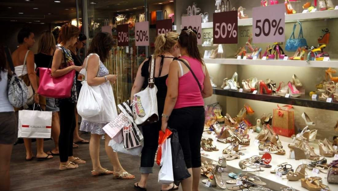 Πρεμιέρα σήμερα για τις θερινές εκπτώσεις – Θα διαρκέσουν δύο μήνες