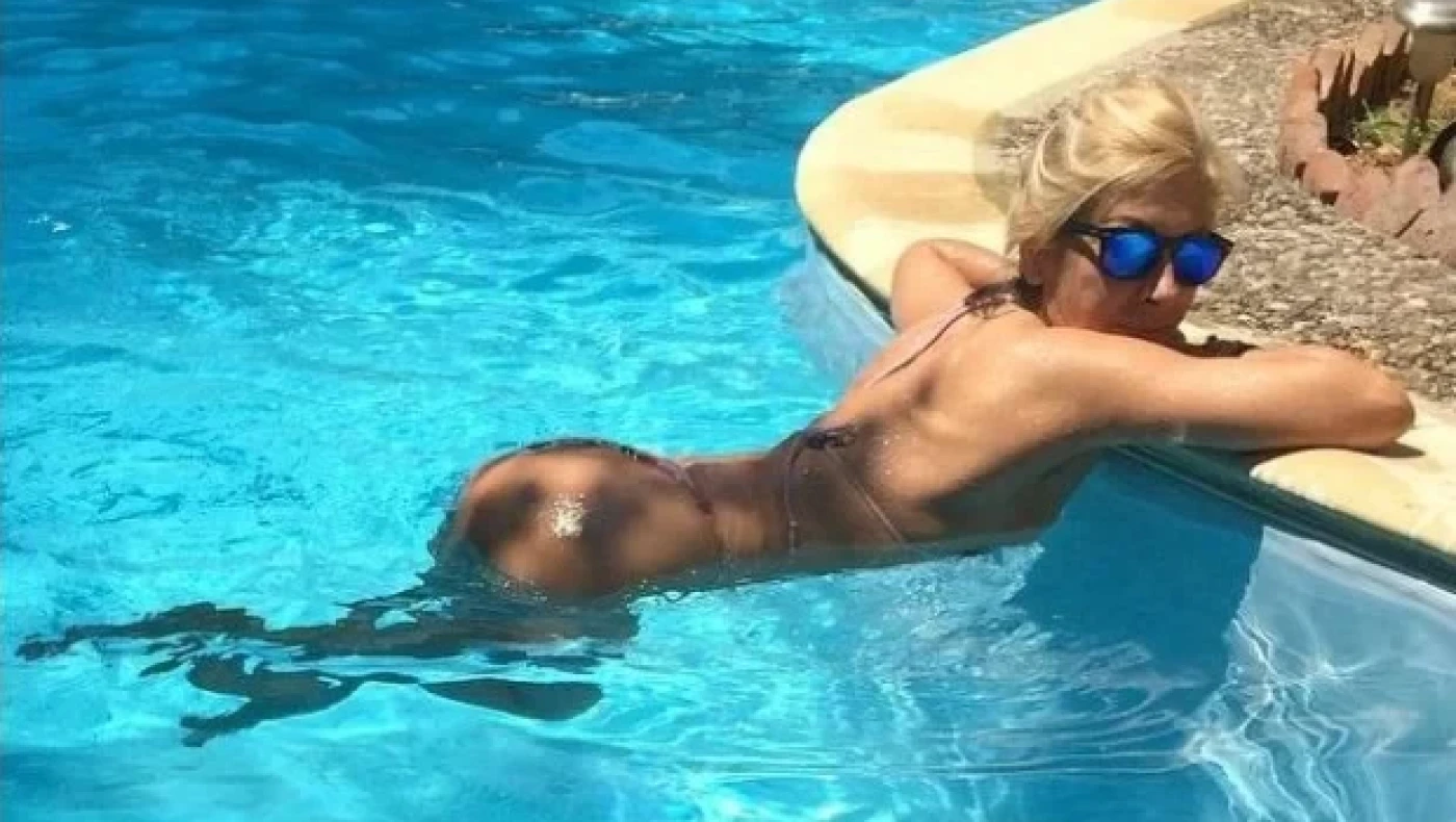 Η Έφη Σαρρή ποζάρει γυμνή!