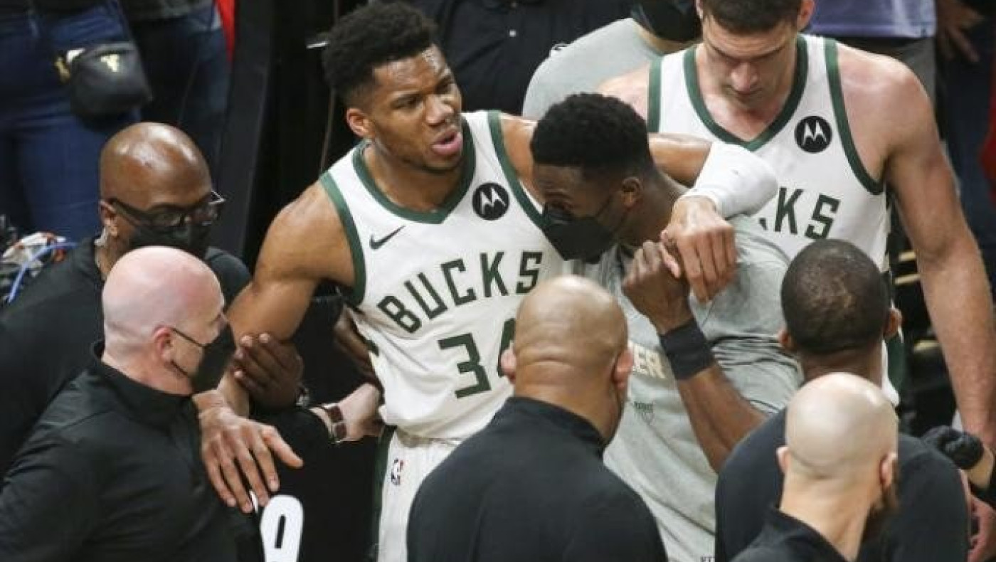 Χάνει και το Game 6 με τους Χοκς ο Γιάννης Αντετοκούνμπο