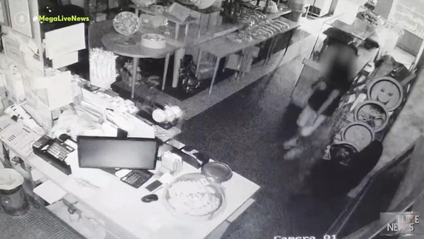 Θεσσαλονίκη: Δύο ληστές ξήλωσαν ταμειακή από ζαχαροπλαστείο!