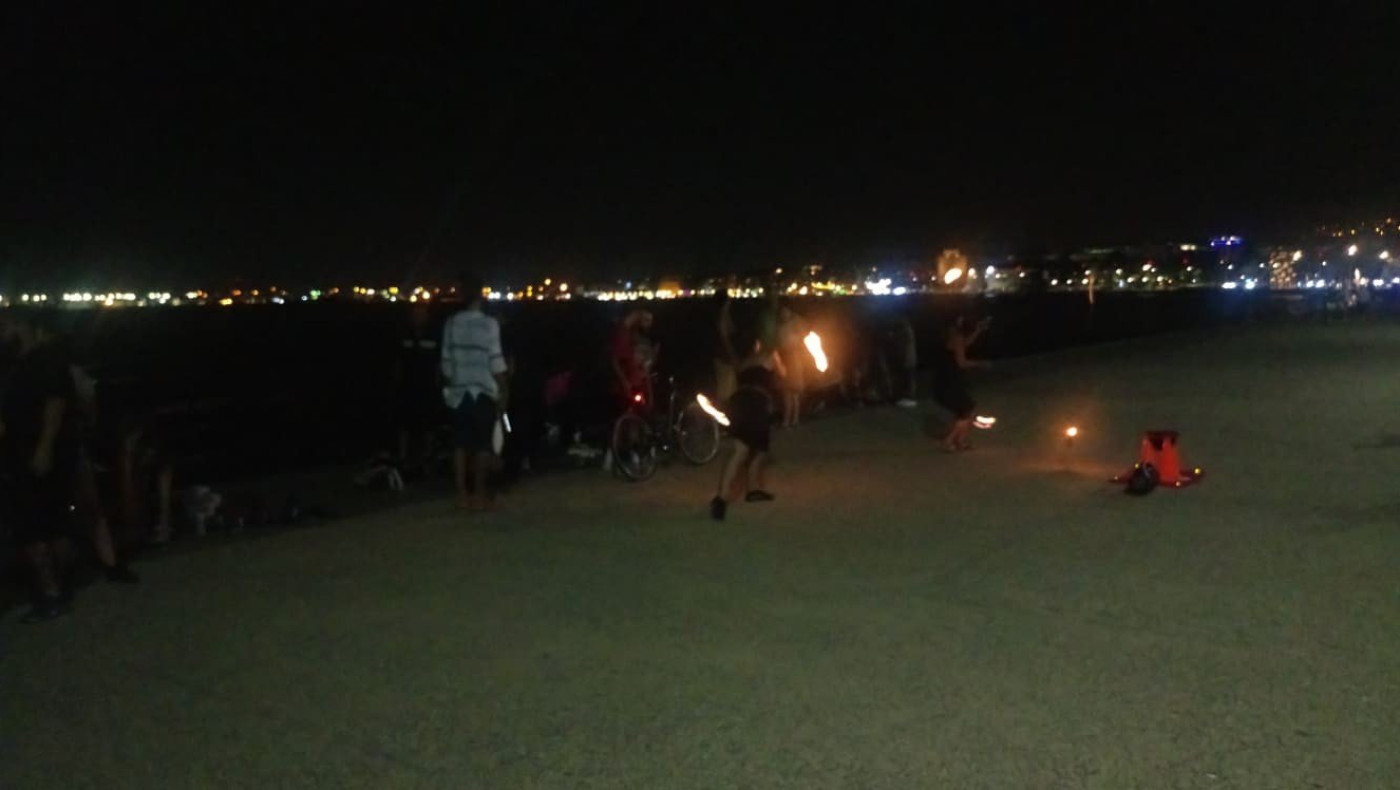 Θεσσαλονίκη: Τα κορίτσια με τις φωτιές στη Νέα Παραλία!