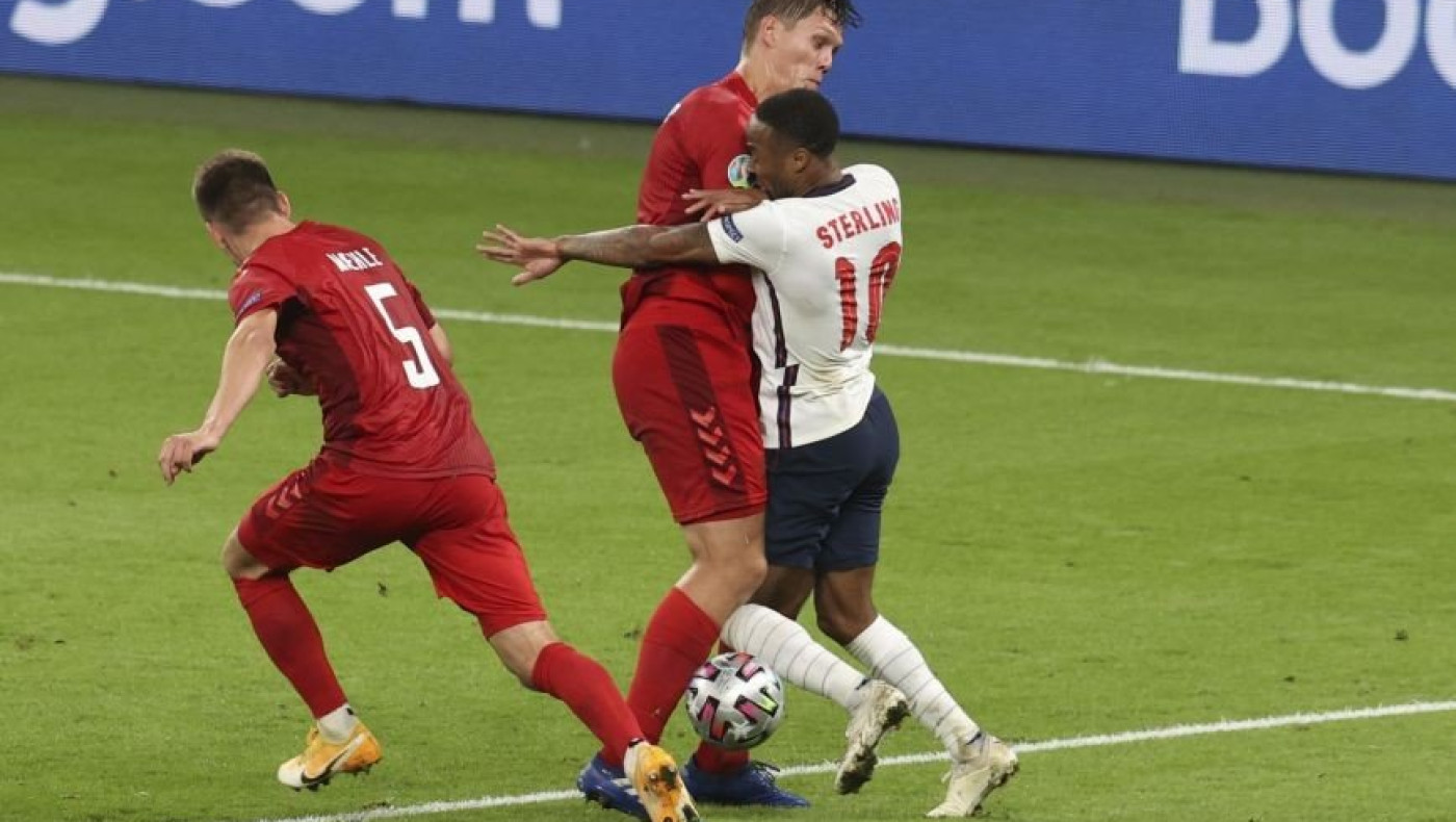 Αλλο να ζεις με την ψευδαίσθηση ότι... εσύ είσαι το ποδόσφαιρο και άλλο να είσαι αληθινά μεγάλος