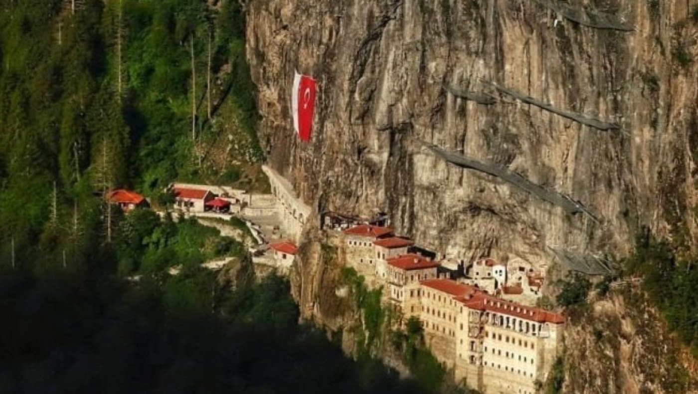 Εξαφάνισαν καθετί ελληνικό από τα εγκαίνια στην Παναγία Σουμελά στον Πόντο