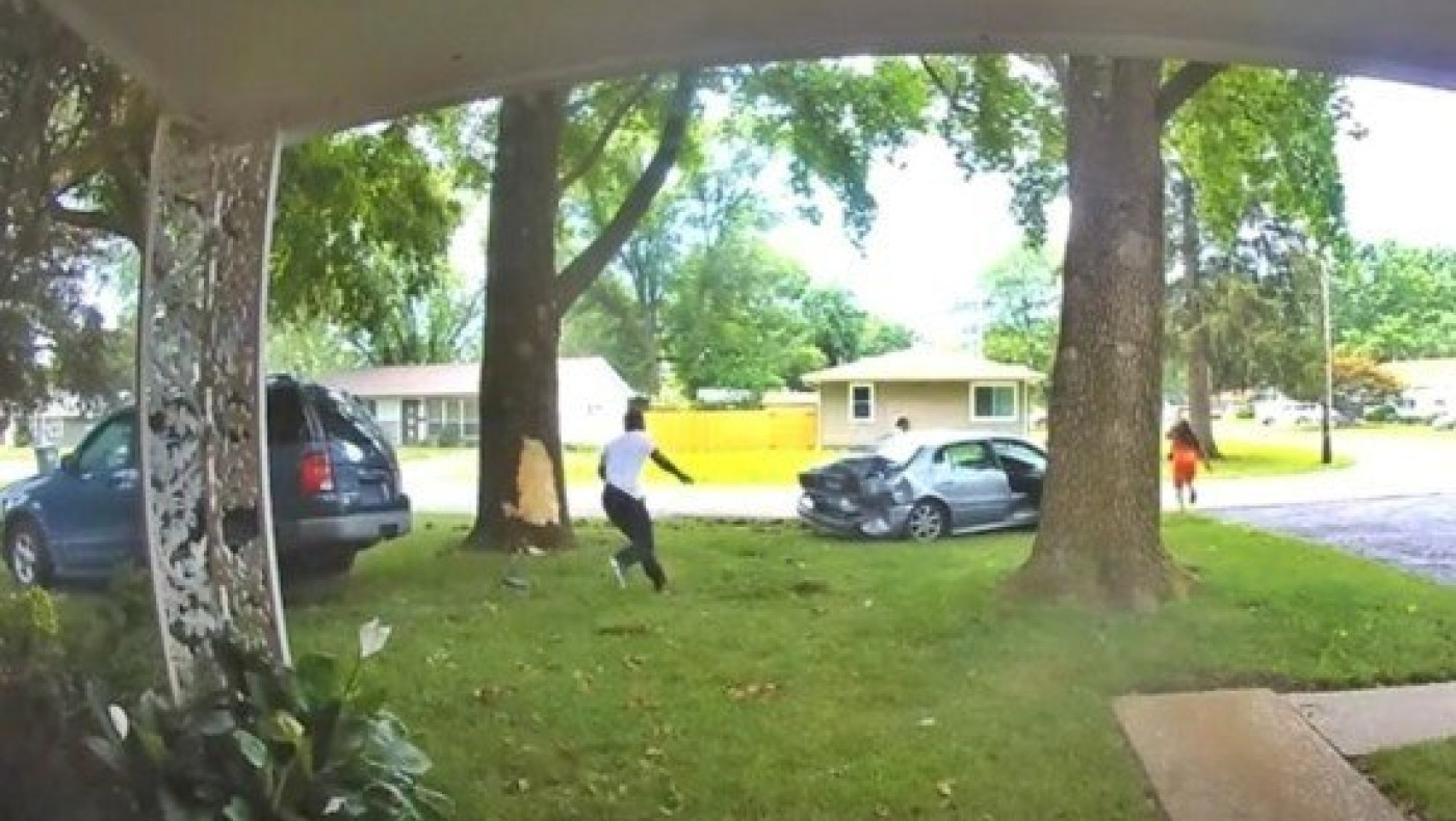 Κερατωμένος προκαλεί χάος στο δρόμο