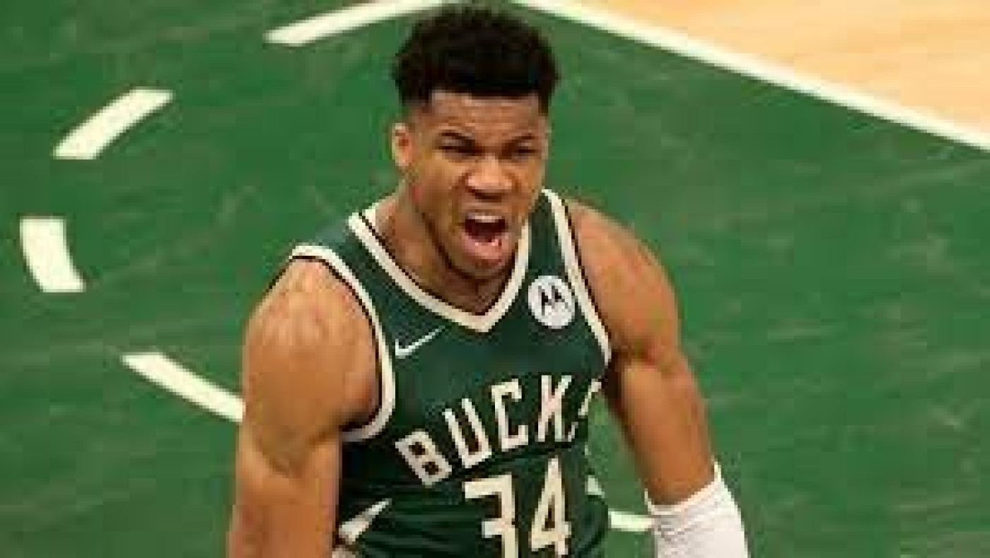 Ο Αντεντοκούνμπο καλωσόρισε το τρόπαιο... σπίτι του!