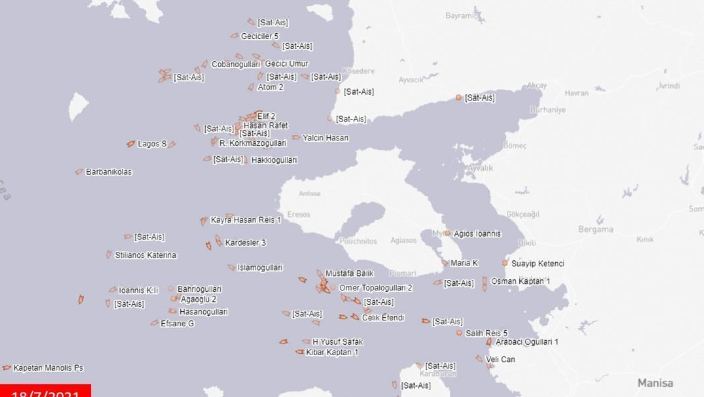Έτσι είναι το «γαλήνιο καλοκαίρι»; Ο τουρκικός αλιευτικός στόλος «περικύκλωσε» τη Λέσβο