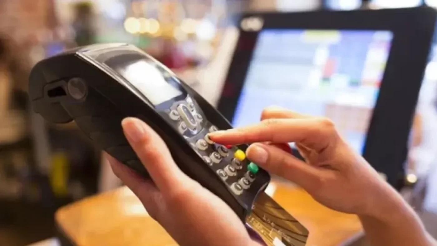 Αλλάζουν τα κίνητρα για πλαστικό χρήμα – Πού και πώς «χτυπά» η Εφορία